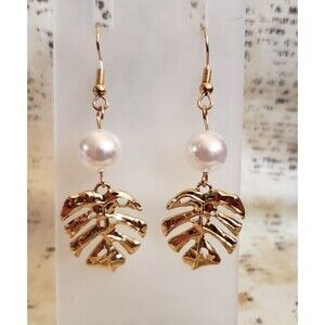 Hawaiian Monstera Leaf and Pearl Earrings - Pierced Earrings - Very Boho